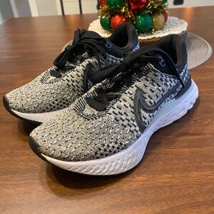 Nike React Infinity Run Flyknit 3 'Black Grey Fog' woman’s 6.5